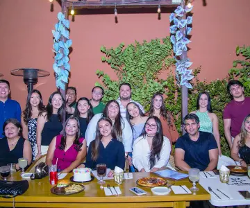 Sonriendo para la cámara y la vida