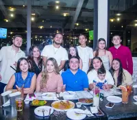 Brindando con entusiasmo