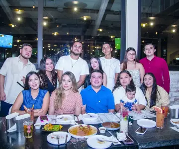 Brindando con entusiasmo