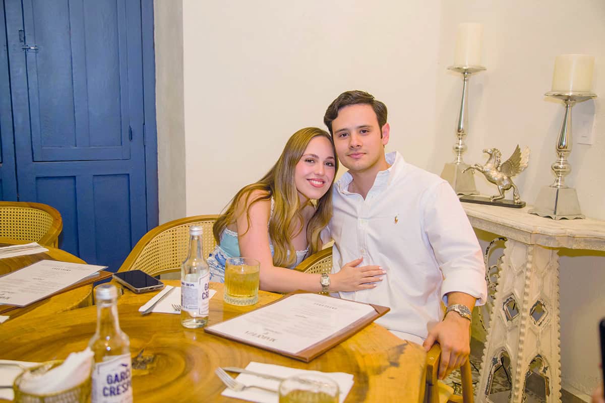 Sonriendo para la cámara y la vida