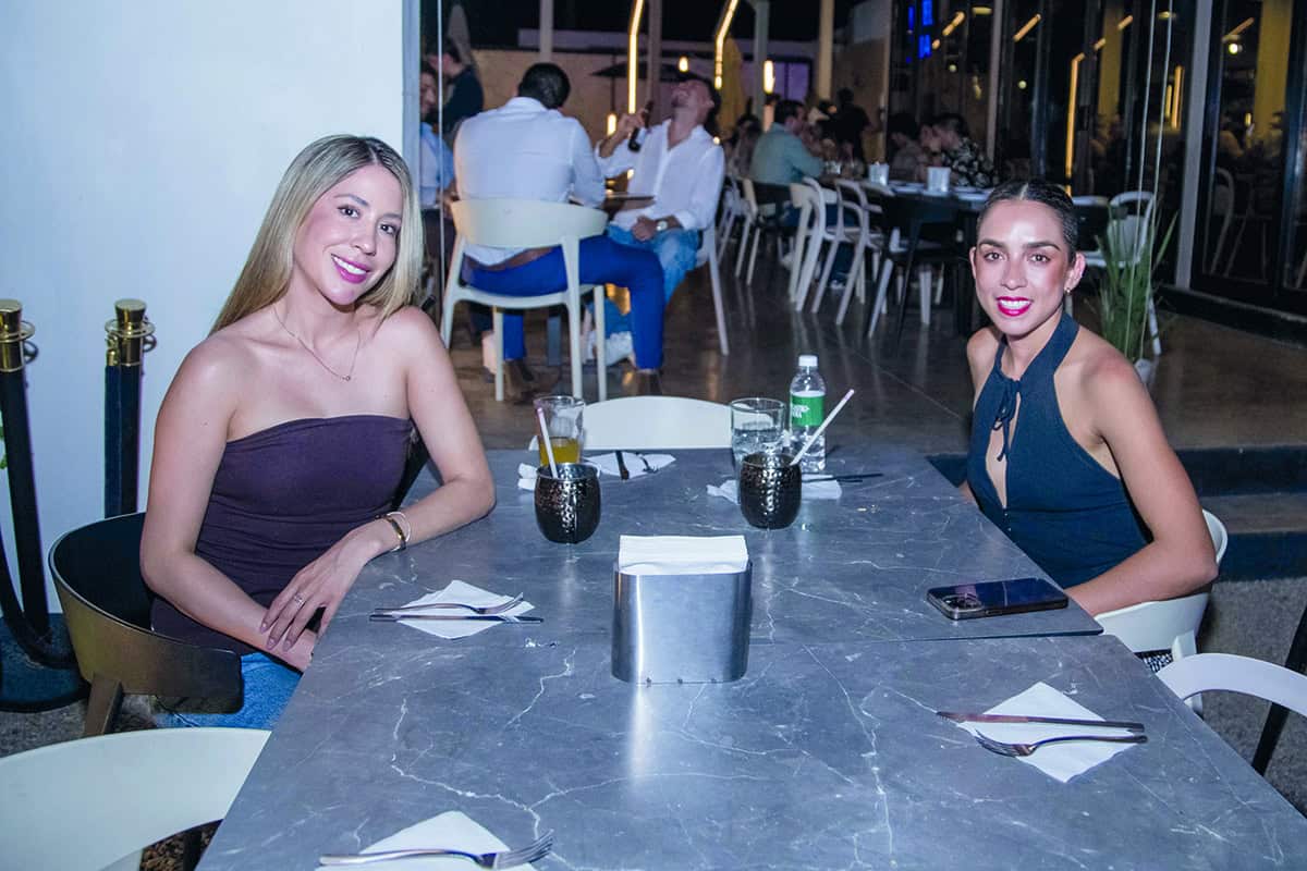 Brindando con entusiasmo