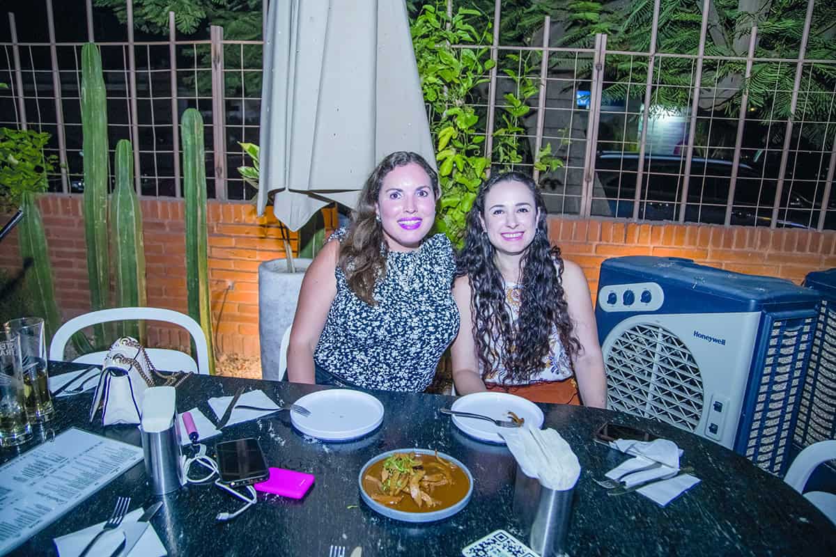 Brindando con entusiasmo