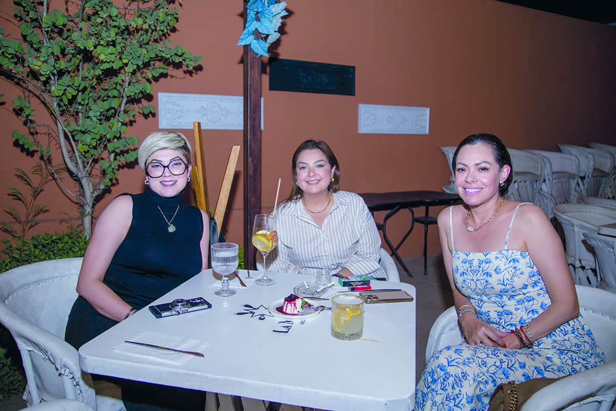 Sonriendo para la cámara y la vida