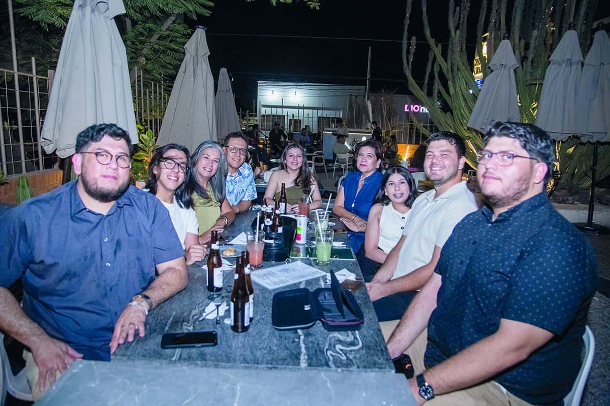 Brindando con entusiasmo