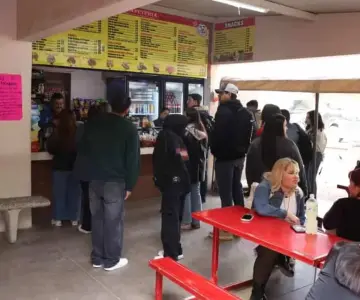 Cafetería Navarro becará a estudiantes foráneos de la Unison