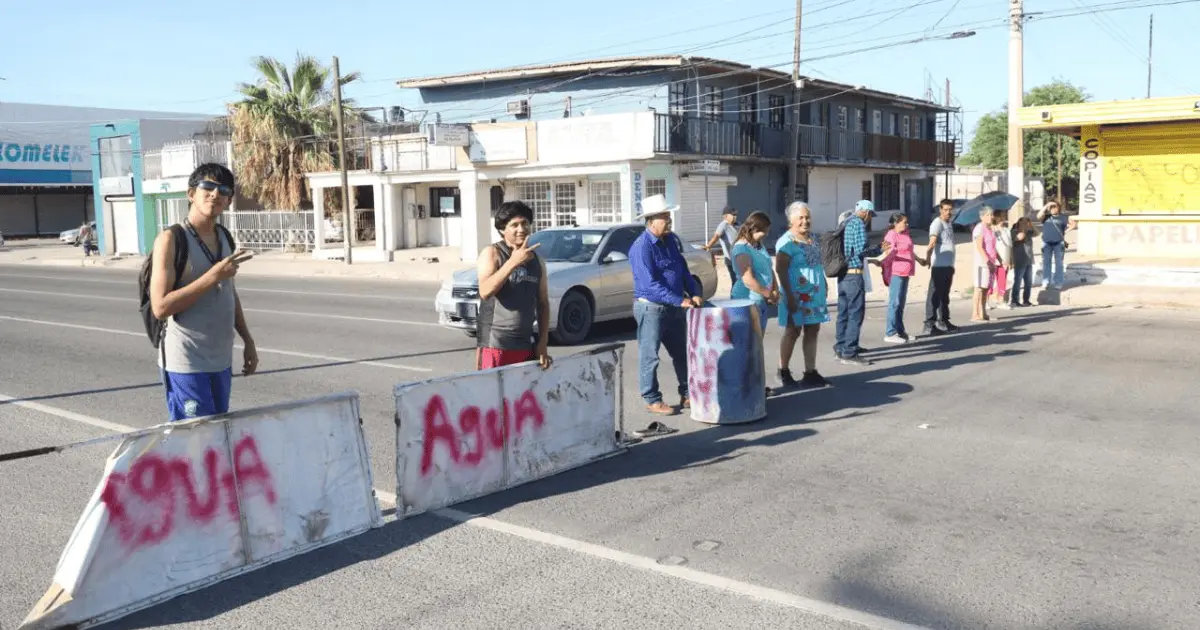 Habitantes de la Primero Hermosillo cierran Solidaridad y Juan R Galaz