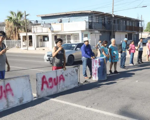 Habitantes de la Primero Hermosillo cierran Solidaridad y Juan R Galaz