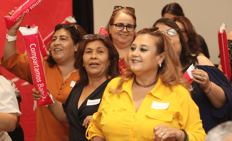 En Hermosillo reconocen a clientes destacados en Compartamos Banco