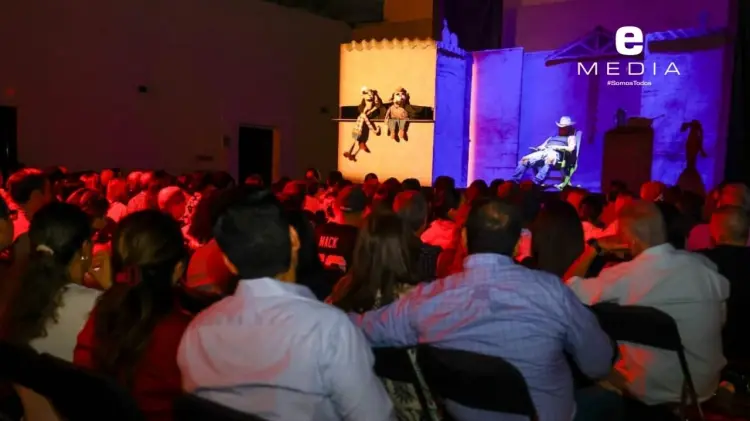 Asistentes a la obra en El Mentidero. (Foto: Cristian Ruiz / EXPRESO)