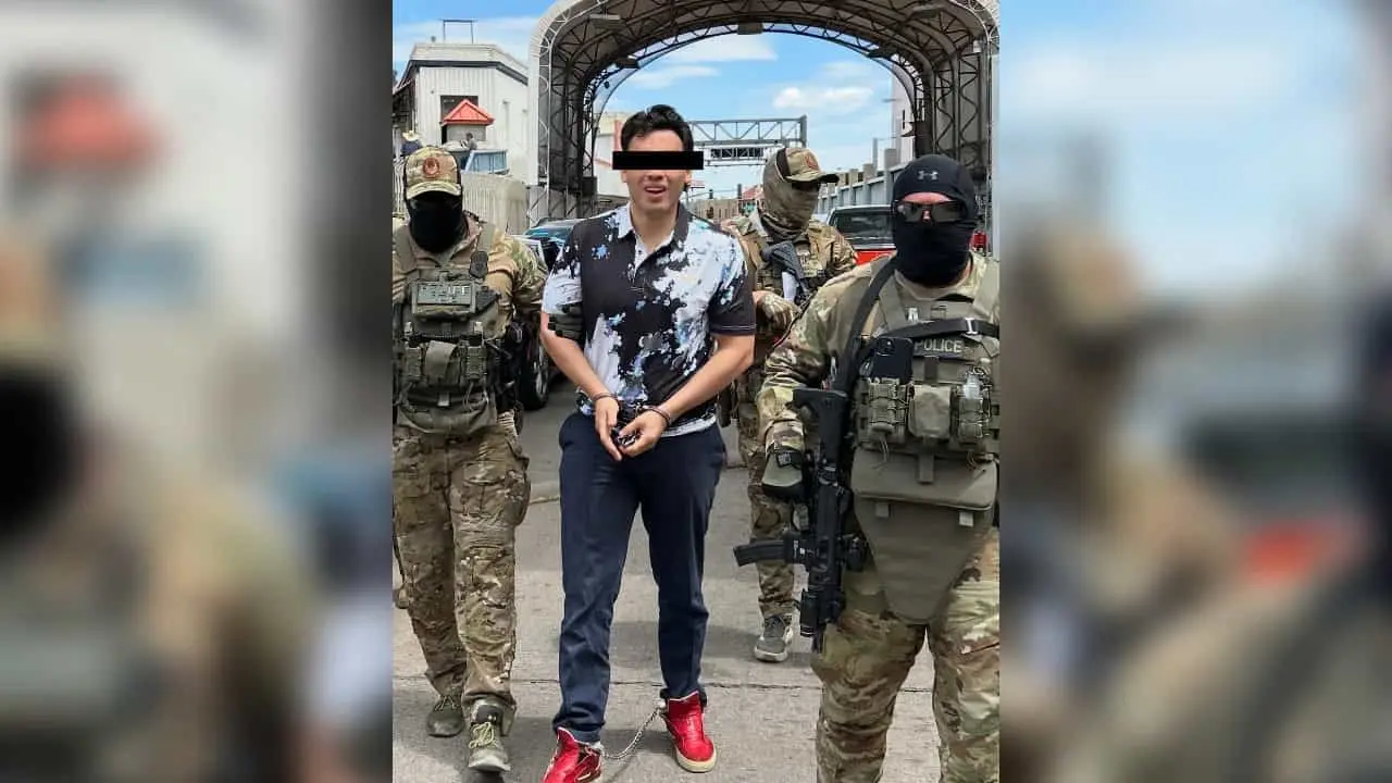 Embajador de EU comparte foto de la entrega de Chávez Jr. a México