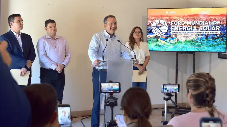 Antonio Astiazarán, alcalde de Hermosillo, presentó el Foro Mundial de Energía Solar. (Cortesía)