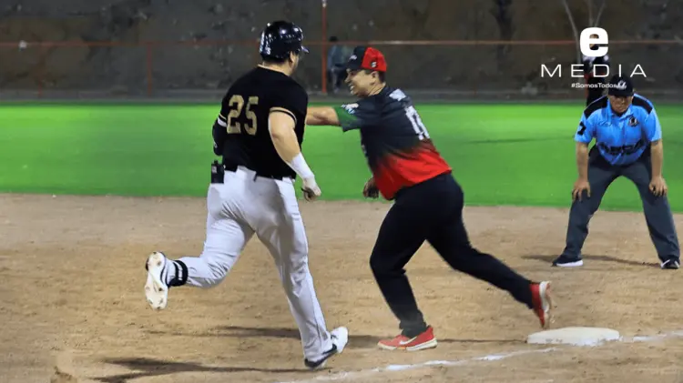 La Liga del Sol continuó este miércoles con la victoria de Tomateros. (Foto: Cristian Ruiz/EXPRESO)