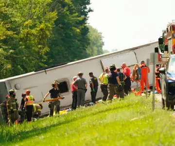 Accidente de autobús turístico en Nueva York deja muertos