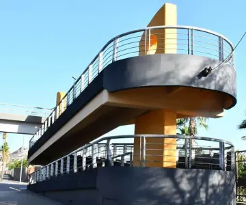 Unison escucha a alumnos sobre retiro de puente peatonal en Hermosillo