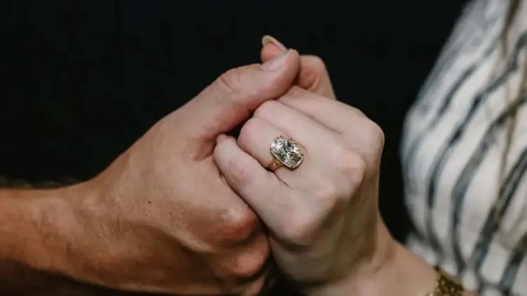 Anillo compromiso Taylor Swift: pieza vintage de lujo. (Foto: Especial / EXPRESO)
