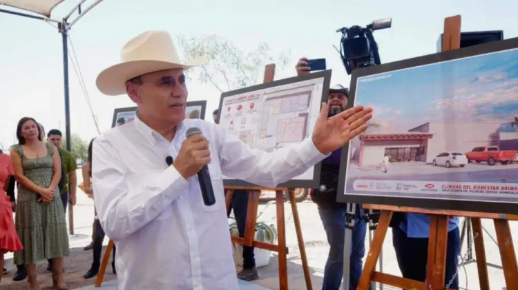 Alfonso Durazo respalda la construcción de clínica en La Sauceda. (Foto: Especial/Cortesía)