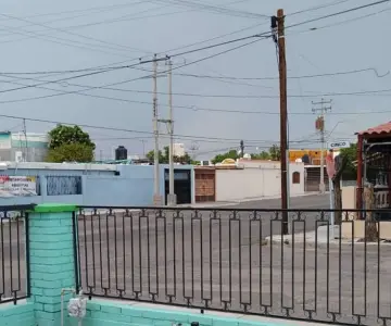 Vecinos de la colonia Apolo alertan sobre riesgos en vialidades y alumbrado