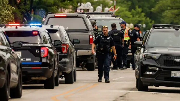 Dos muertos y 20 heridos tras tiroteo en escuela católica de Minneapolis.