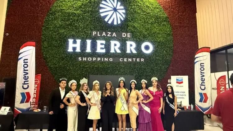 Rueda de prensa en Plaza de Hierro, en Navojoa. (Foto: Gabriela Saldívar / EXPRESO)