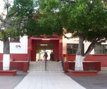 Debate en Guaymas por demolición de escuelas históricas
