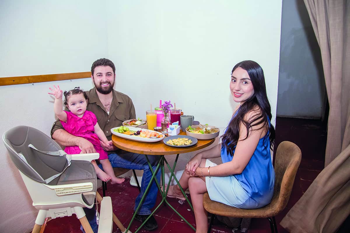 Desayunan los cercanos