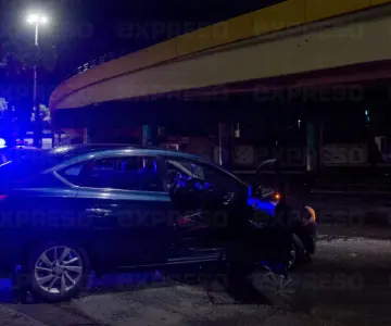 Auto choca debido a las lluvias en Hermosillo; no hay lesionados