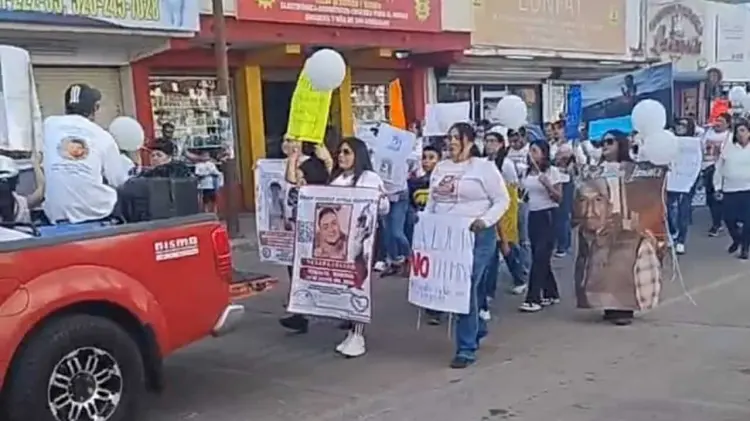 Familiares de desaparecidos marchan. (Foto: Karyna Vieyra / EXPRESO)