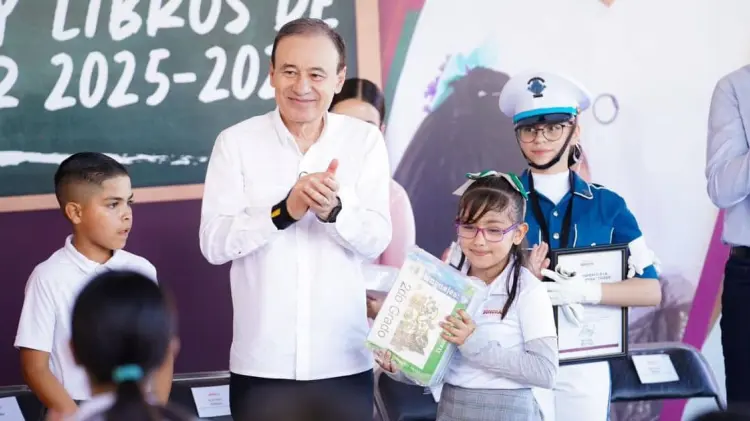 Alfonso Durazo destacó el compromiso de su administración con la educación. (Foto: Especial)