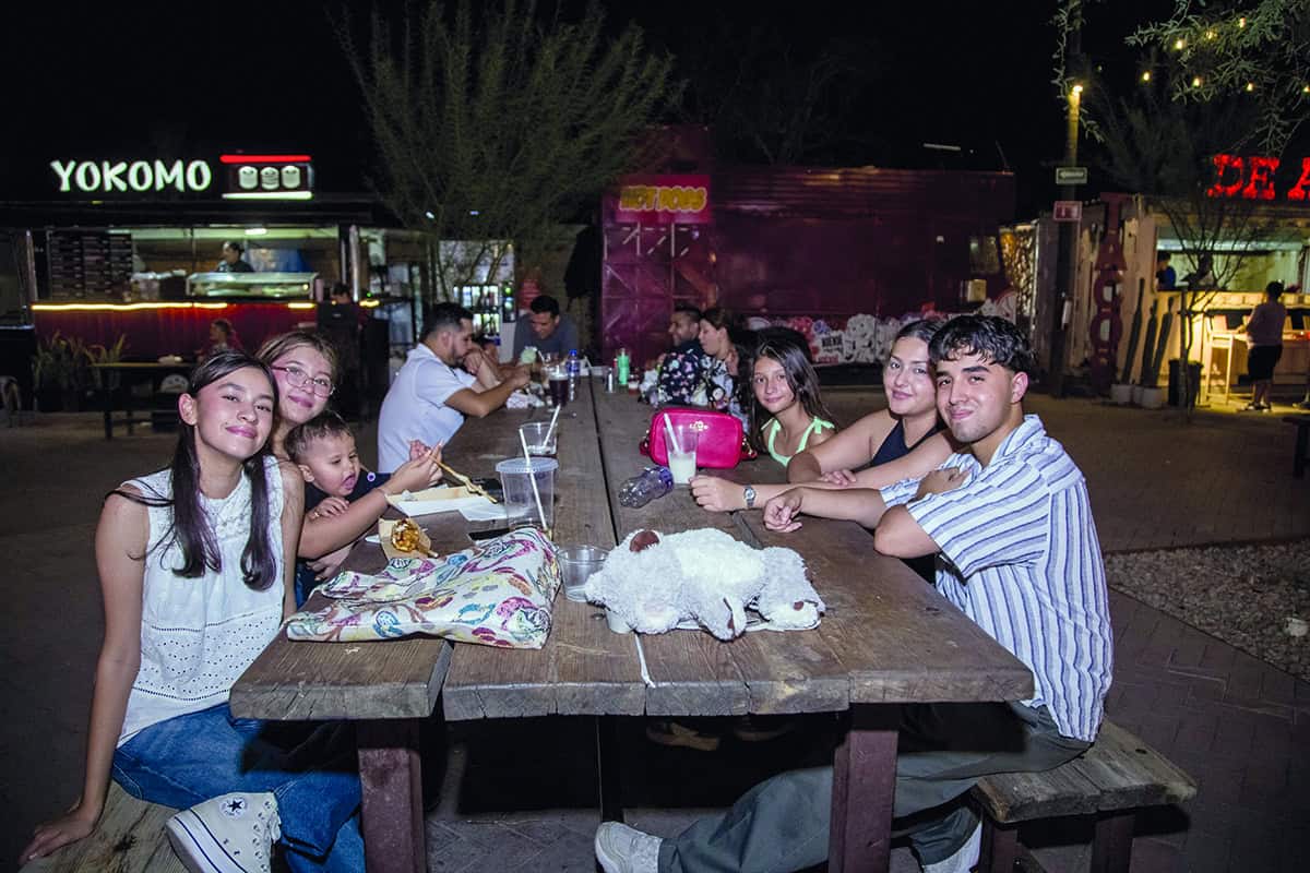 Comparten su tiempo con amigos
