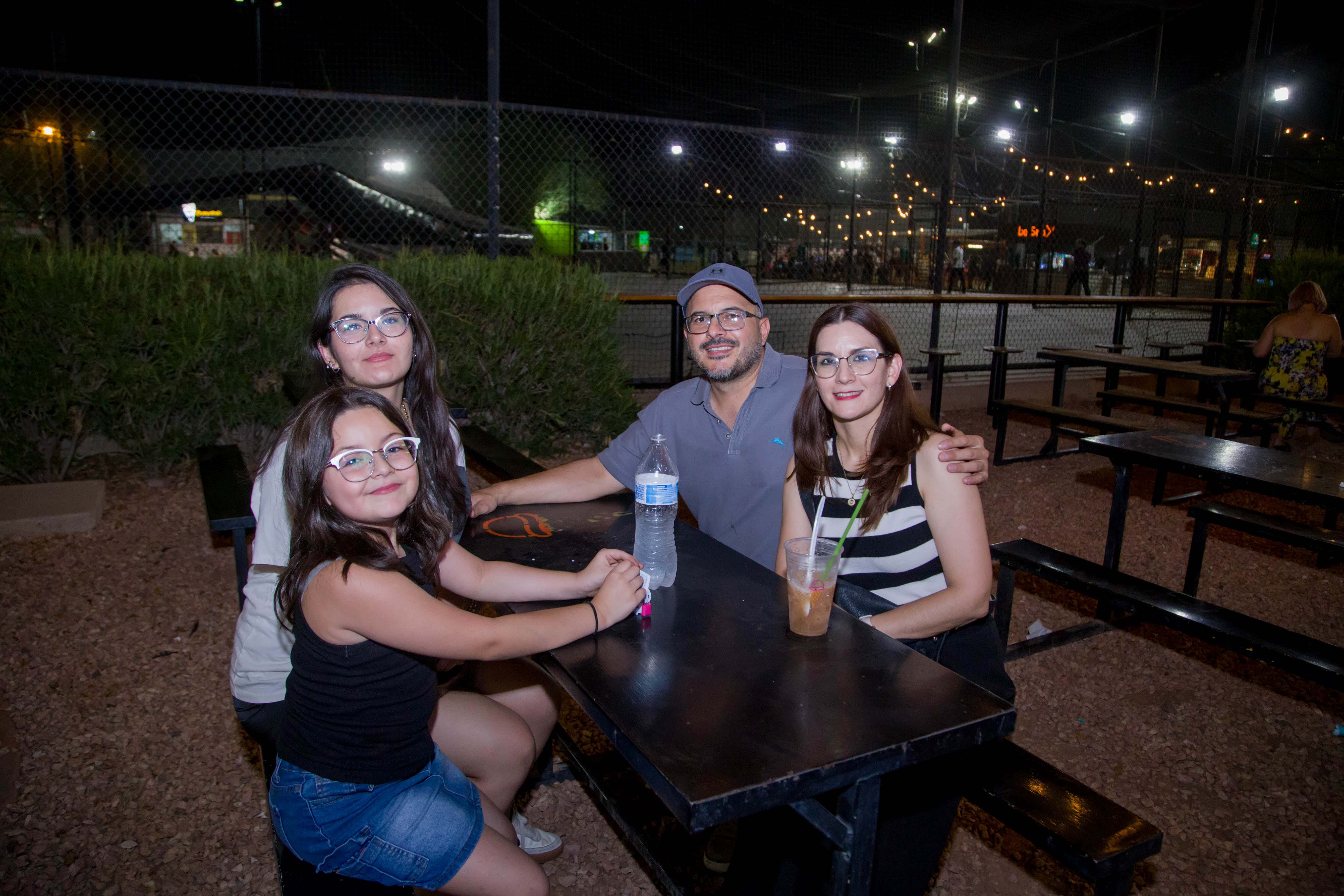 Llevan a la familia a pasar la noche