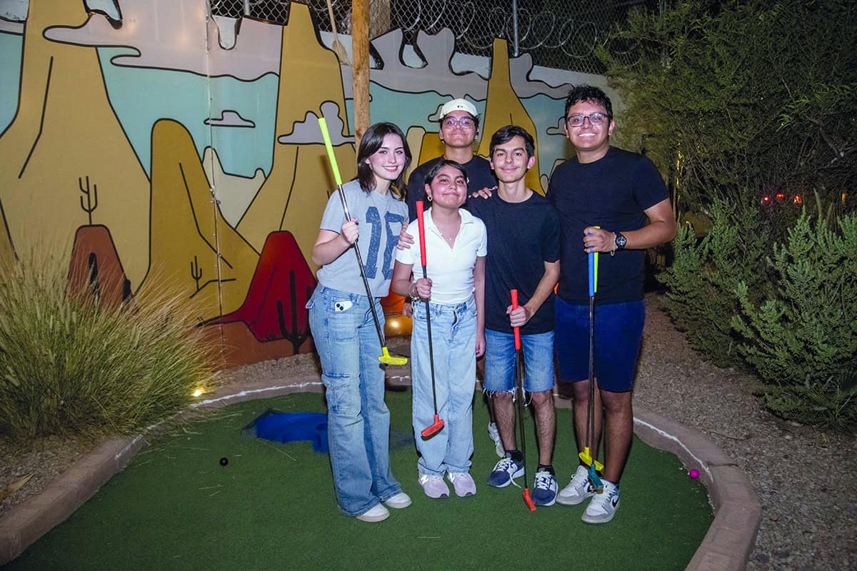 Comparten su tiempo con amigos