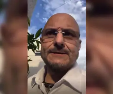 John Milton pide que le regresen sus pertenencias tras asalto violento
