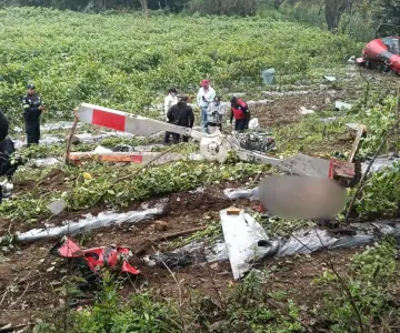 Cae helicóptero en zona de volcanes del Edomex; mueren dos personas