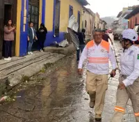 Tornado causa daños en viviendas, comercios y autos en Chiapas