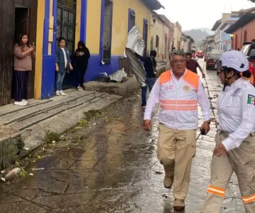 Tornado causa daños en viviendas, comercios y autos en Chiapas