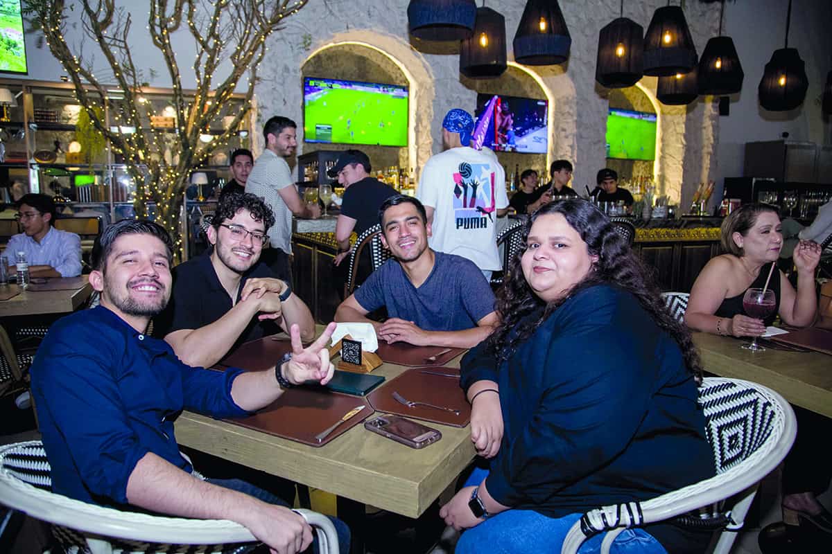 Conviven con alegría sincera