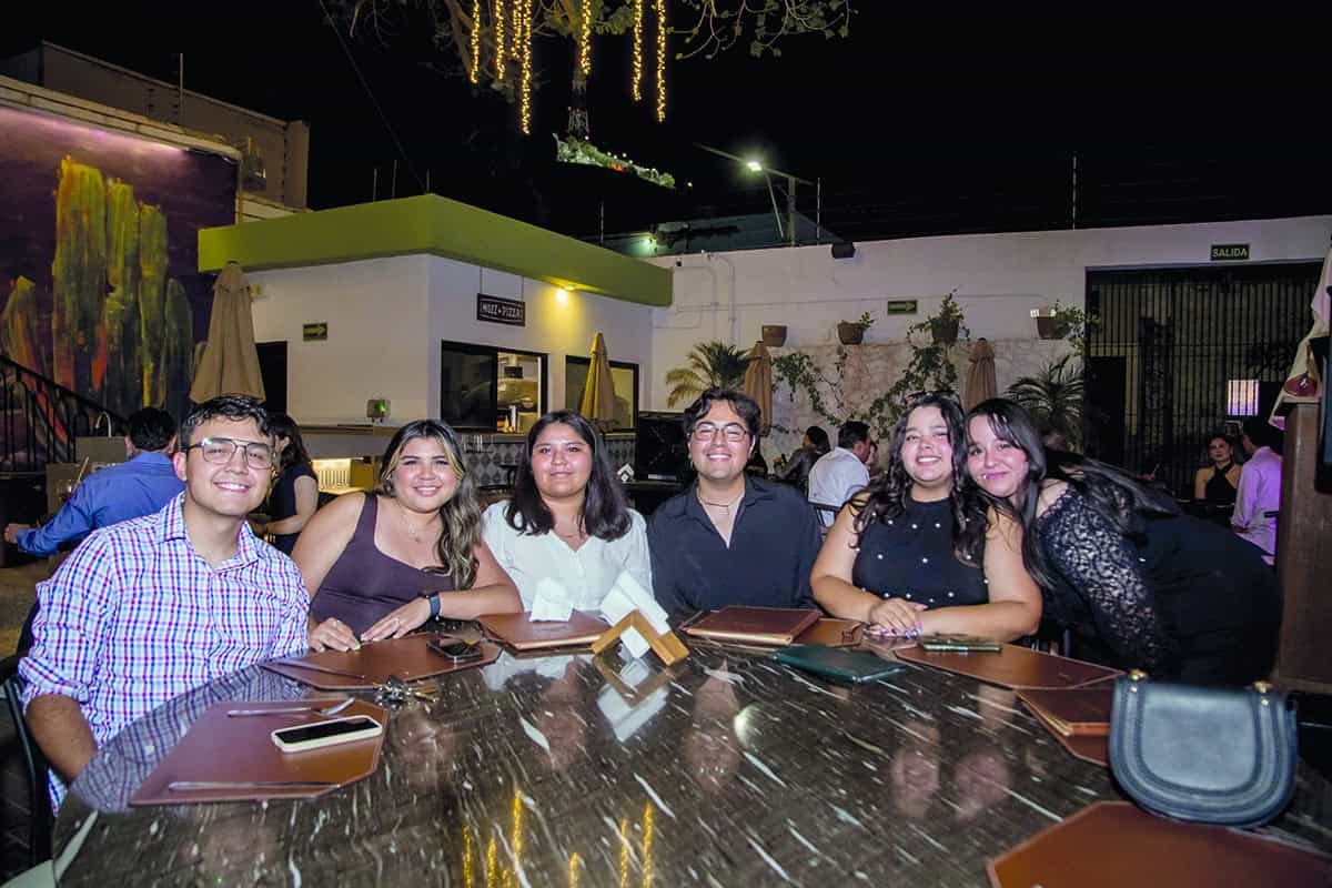 Conviven con alegría sincera