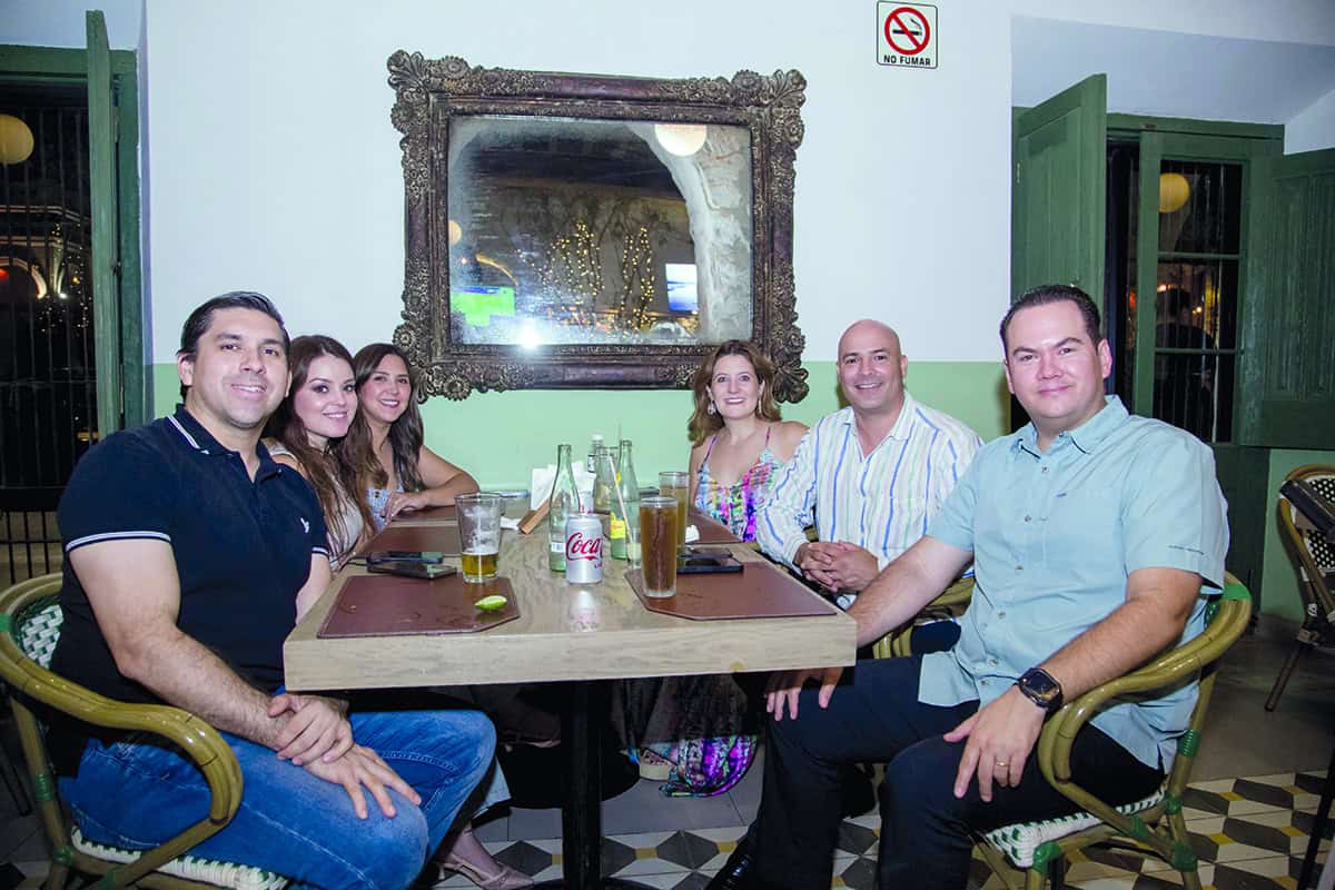 Conviven con alegría sincera