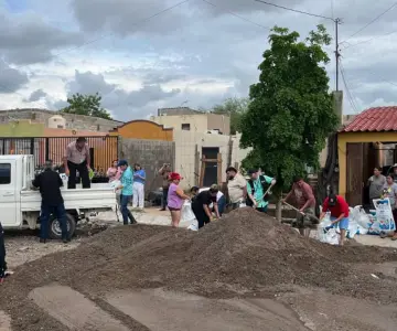 Atiende Ayuntamiento a familias afectadas de La Caridad tras lluvias