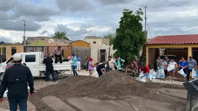 Trabajos en La Caridad tras lluvias. (Foto: Cortesía / EXPRESO)