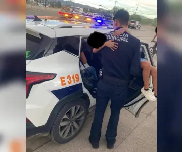 Auxilian policías a niña con dificultades para respirar