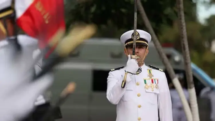 Detienen a Manuel Farías Laguna, vicealmirante.