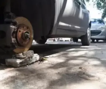 Detienen a hombre cuando intentaba robar llantas en colonia de Hermosillo