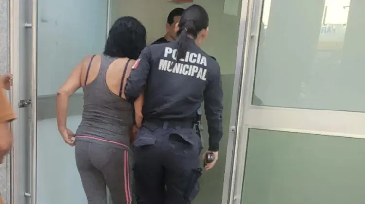 Policía Municipal de Hermosillo asistió a dos personas. (Foto: Especial / EXPRESO)