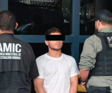 Deportan a México a sinaloense buscado por violación agravada
