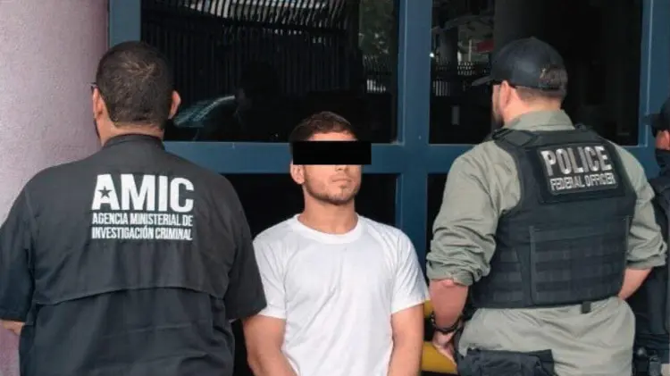 El sujeto fue entregado a la Policía de Investigación (PDI) de Sinaloa. (Foto: Especial / EXPRESO)