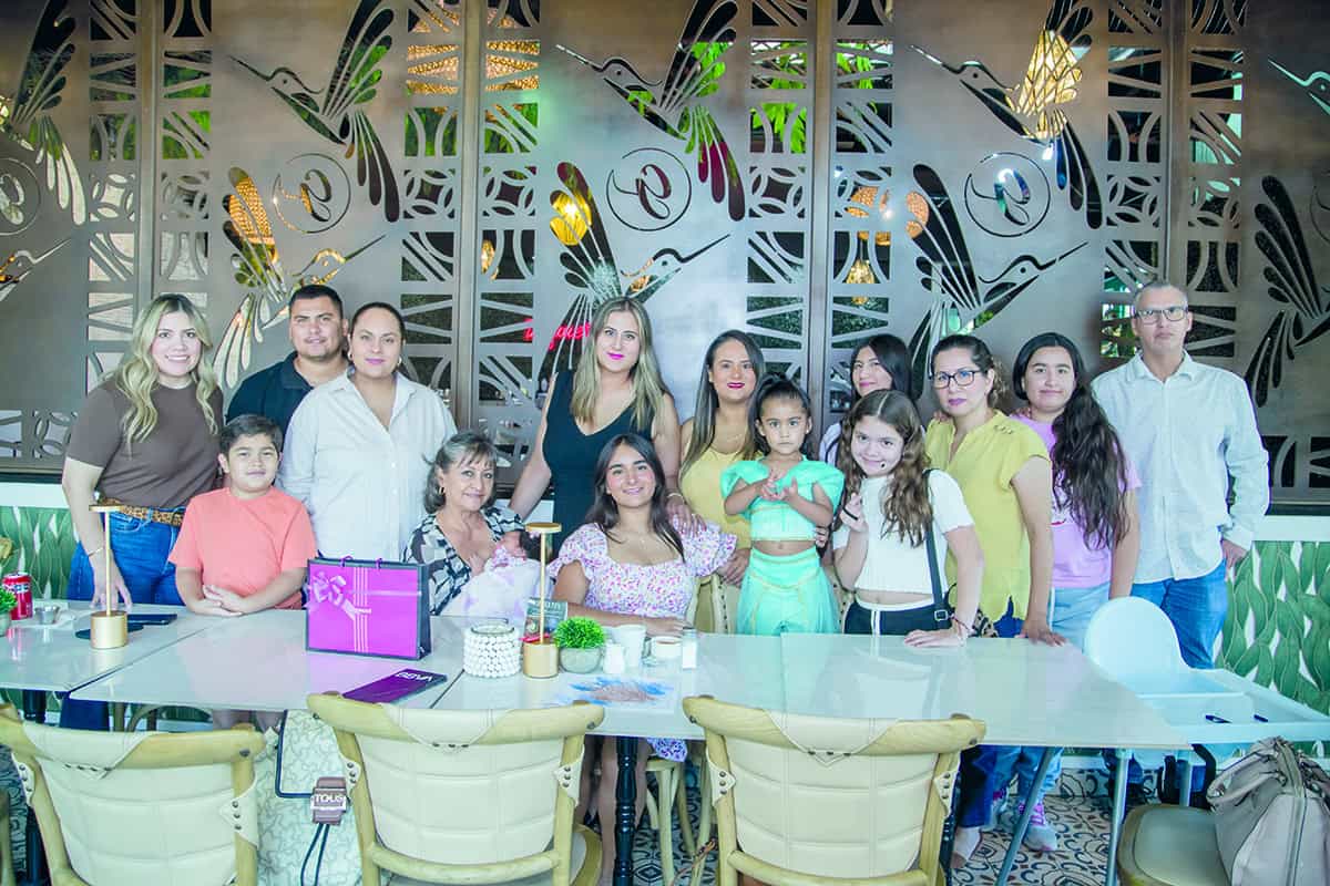 Conviven en ambiente acogedor en Casa Garmendia