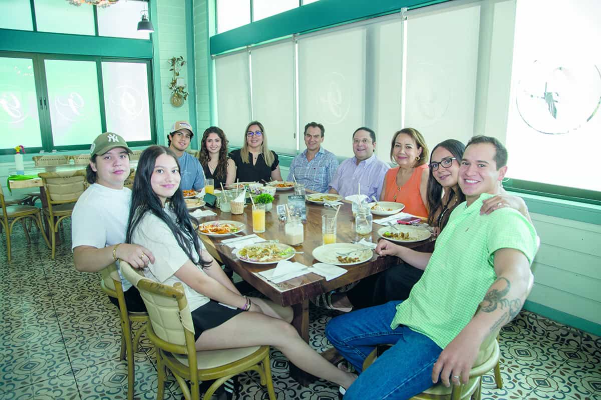 Conviven en ambiente acogedor en Casa Garmendia