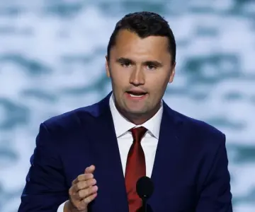 Charlie Kirk muere tras ser baleado en universidad de Utah