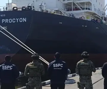 Suspenden orden de aprehensión contra vicealmirante Fernando Farías
